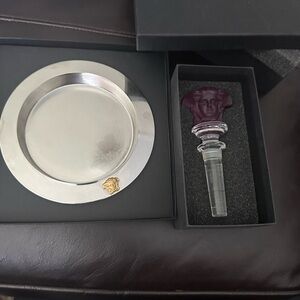 Versace Bar Essentials — Wine stopper and stainless steel bottle holder Medusa